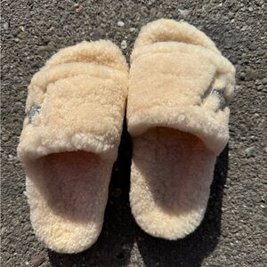 Cozy Cream Slippers with Silver Star 100% shearlings